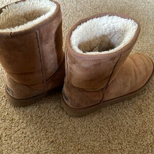 UGG classic tan boots women’s 8